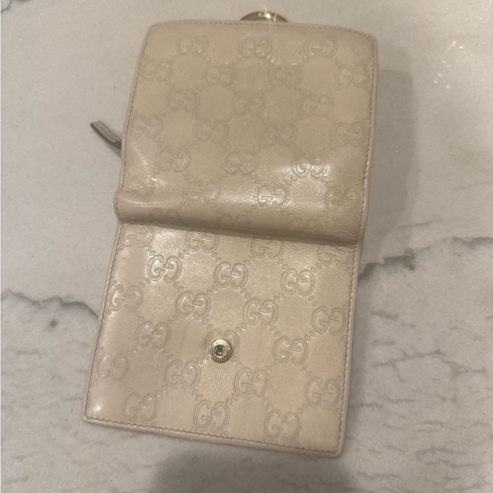 Gucci Beige GG Embossed Leather Bifold Wallet Gold D-Clasp Vintage Authentic - Picture 15 of 16